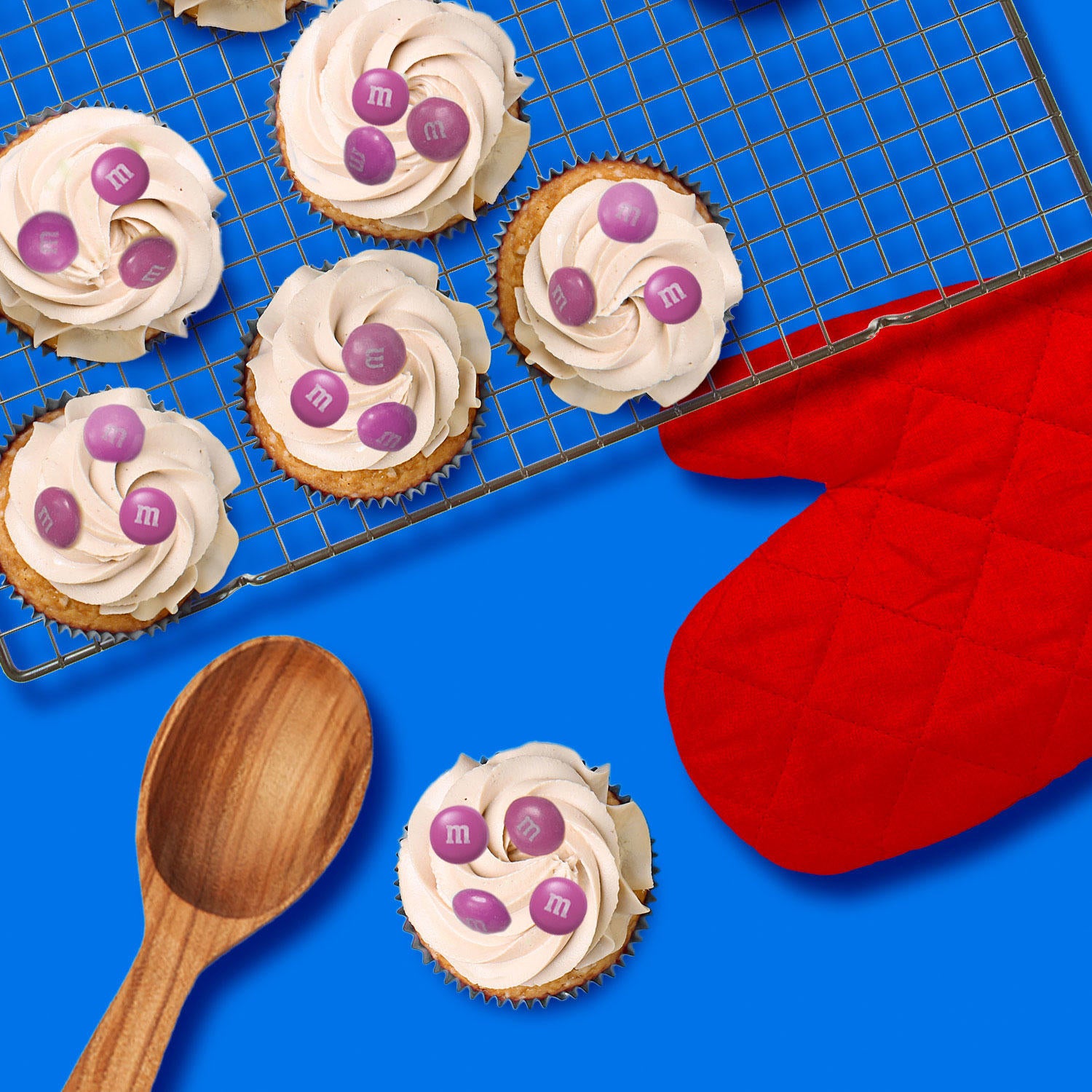 M&M’S Milk Chocolate Dark Pink Bulk Candy in Resealable Pack (3.5 lbs.)