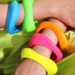 🌈✨ Colorful Fluorescent Acrylic Bangle Bracelet Set – 5 Piece Collection