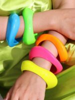 🌈✨ Colorful Fluorescent Acrylic Bangle Bracelet Set – 5 Piece Collection