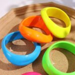 🌈✨ Colorful Fluorescent Acrylic Bangle Bracelet Set – 5 Piece Collection