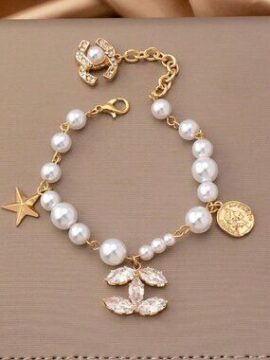 ✨🤍 Pearl Beaded Star & Coin Charm Bracelet – Elegant Crystal Jewelry 🤍✨